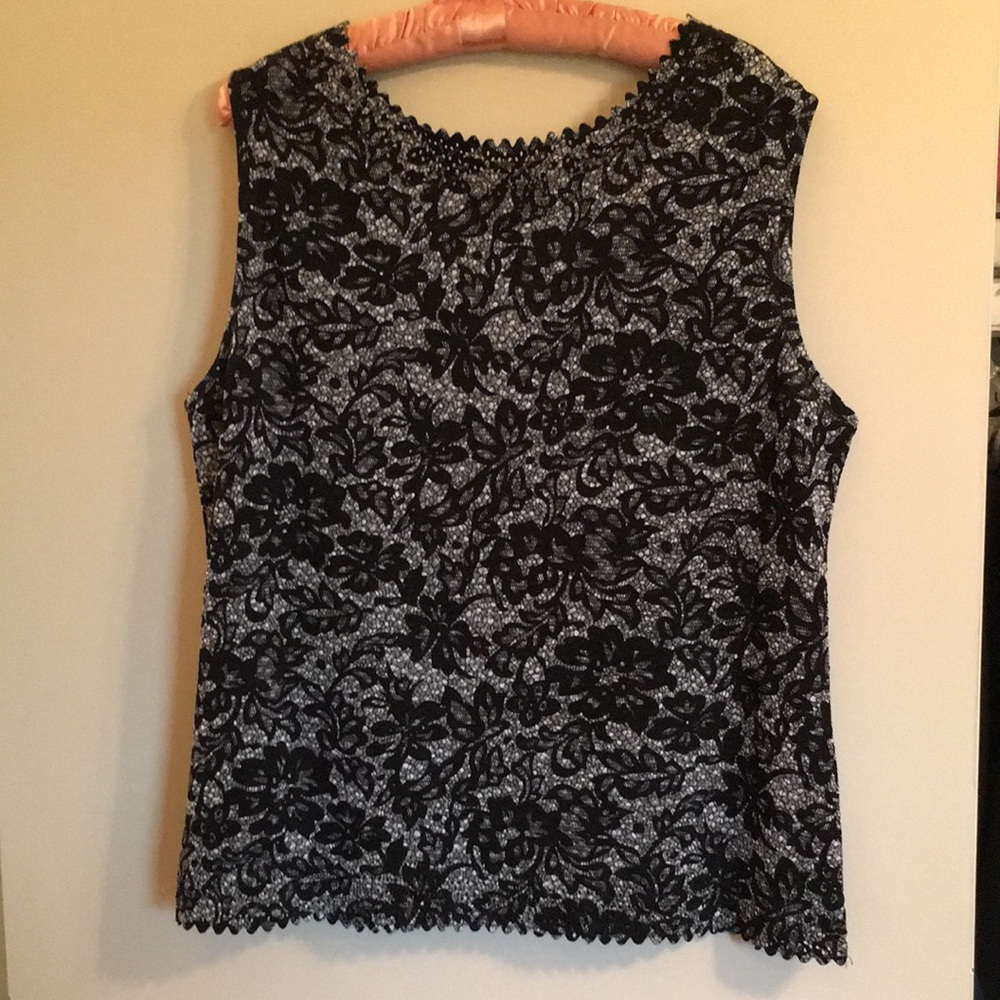 Pretty black lace sleeveless top, size XL - Picture 9 of 16